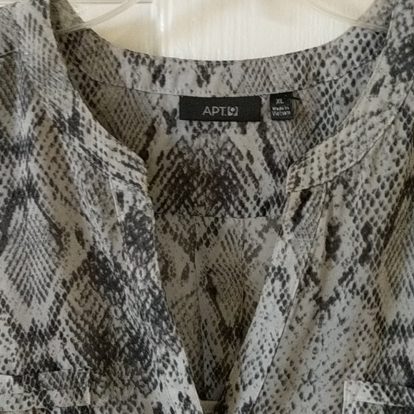 Top - Picture 2 of 3